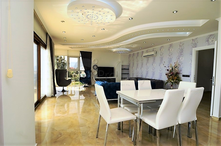 شقة واسعة على البحر مباشرة في الانيا / كاستل