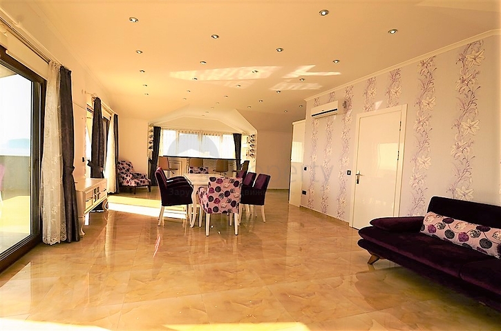 شقة واسعة على البحر مباشرة في الانيا / كاستل