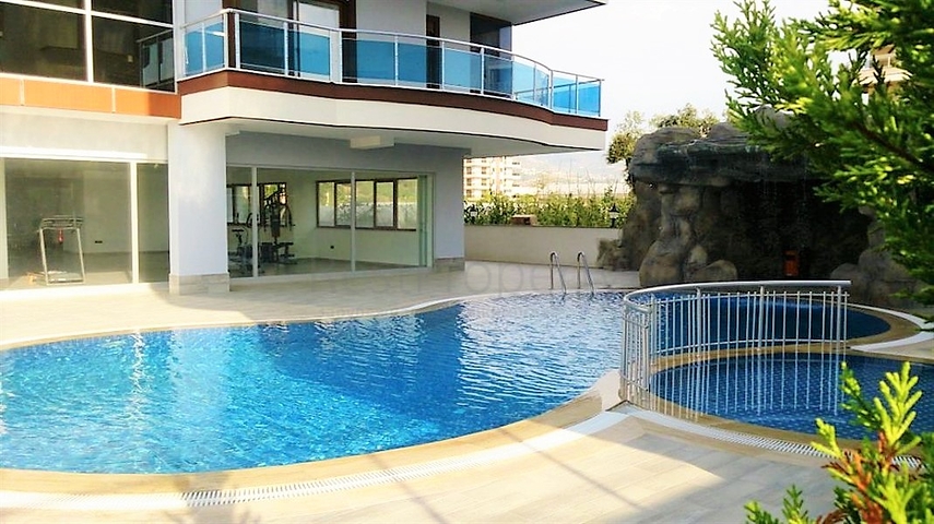 شقة واسعة على البحر مباشرة في الانيا / كاستل