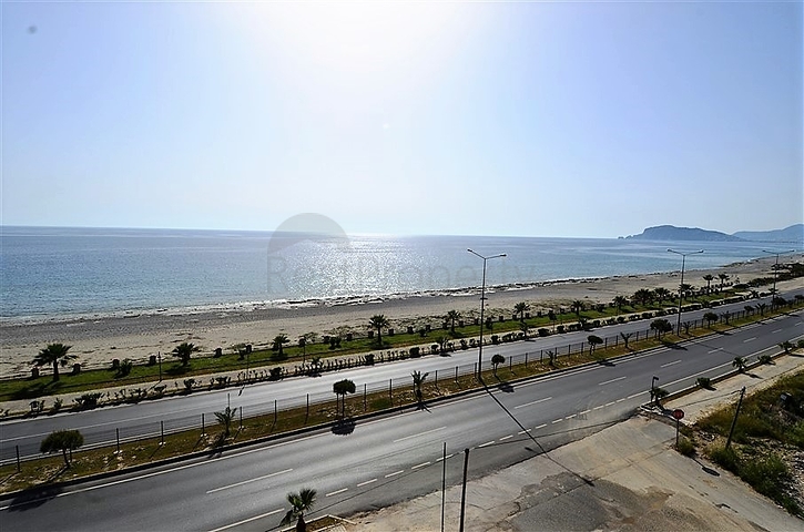 شقة واسعة على البحر مباشرة في الانيا / كاستل