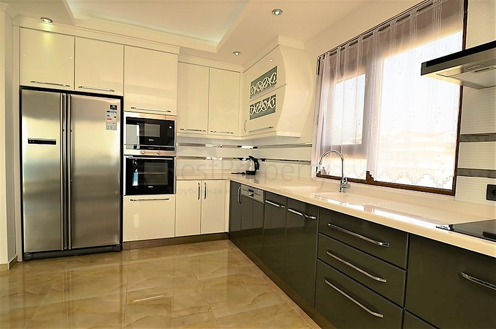 شقة واسعة على البحر مباشرة في الانيا / كاستل