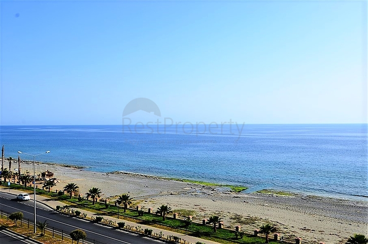 شقة واسعة على البحر مباشرة في الانيا / كاستل