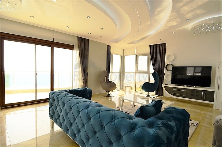 شقة واسعة على البحر مباشرة في الانيا / كاستل