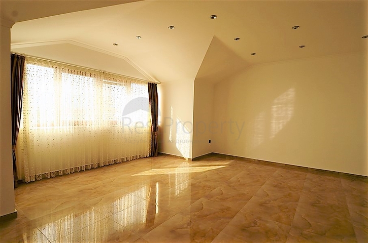 شقة واسعة على البحر مباشرة في الانيا / كاستل