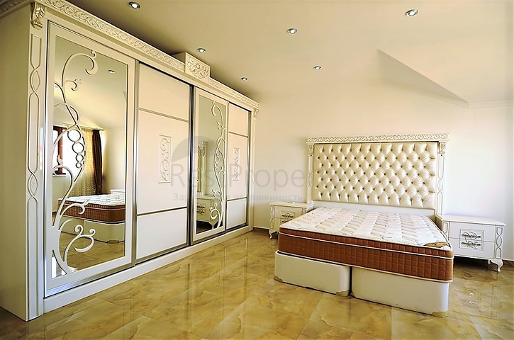 شقة واسعة على البحر مباشرة في الانيا / كاستل