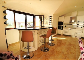 شقة واسعة على البحر مباشرة في الانيا / كاستل