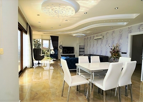 شقة واسعة على البحر مباشرة في الانيا / كاستل