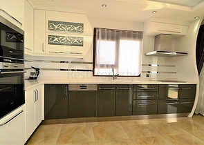 شقة واسعة على البحر مباشرة في الانيا / كاستل