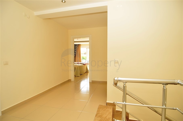 شقة دوبلكس بثلاث غرف نوم وصالة في كاستيل / الانيا 