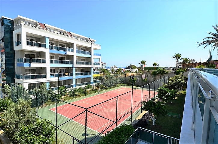 شقة دوبلكس بثلاث غرف نوم وصالة في كاستيل / الانيا 