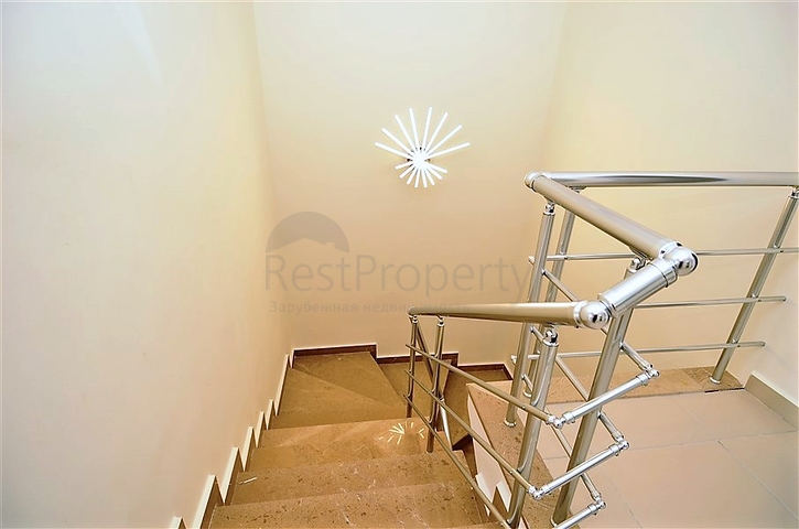 شقة دوبلكس بثلاث غرف نوم وصالة في كاستيل / الانيا 