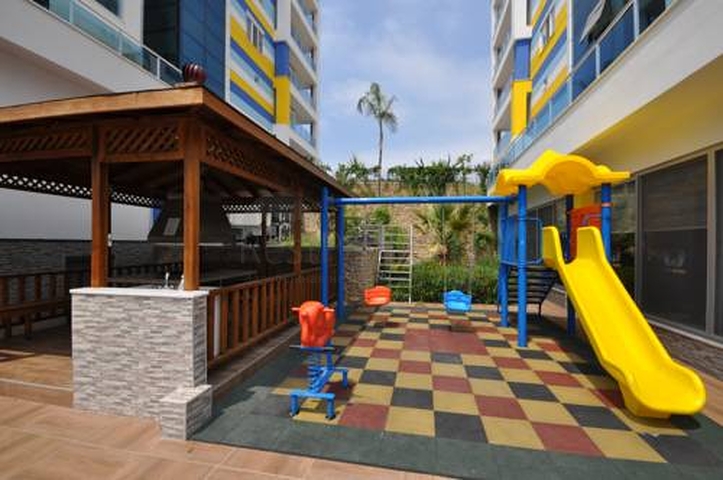 شقة دوبلكس بثلاث غرف نوم وصالة في كاستيل / الانيا 