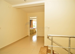 شقة دوبلكس بثلاث غرف نوم وصالة في كاستيل / الانيا 