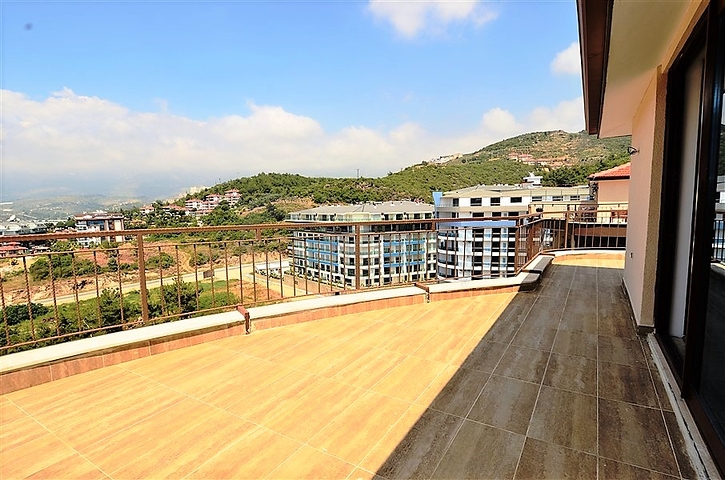 شقق ودوبلكس ضمن مجمع سكني حديث قريب من البحر في كارجي جاك / الانيا 