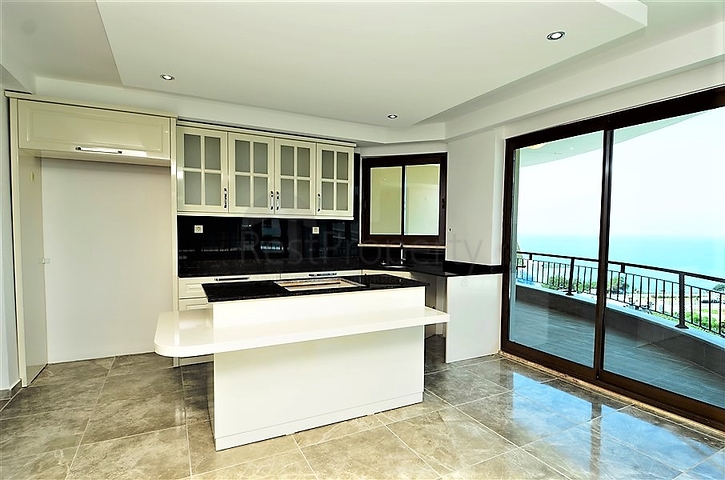 شقق ودوبلكس ضمن مجمع سكني حديث قريب من البحر في كارجي جاك / الانيا 