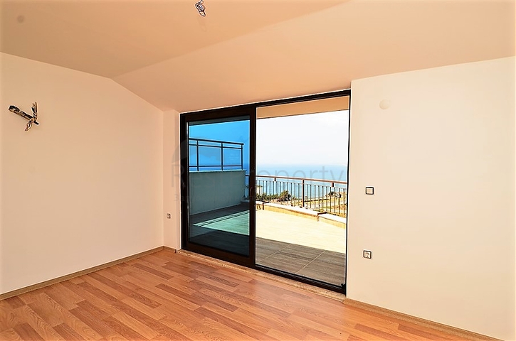 شقق ودوبلكس ضمن مجمع سكني حديث قريب من البحر في كارجي جاك / الانيا 