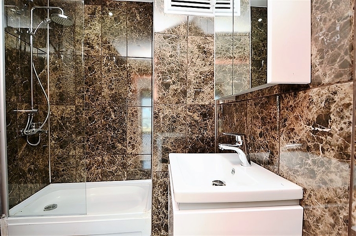 شقق ودوبلكس ضمن مجمع سكني حديث قريب من البحر في كارجي جاك / الانيا 