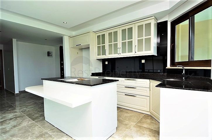 شقق ودوبلكس ضمن مجمع سكني حديث قريب من البحر في كارجي جاك / الانيا 