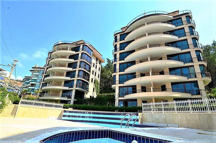 شقق ودوبلكس ضمن مجمع سكني حديث قريب من البحر في كارجي جاك / الانيا 