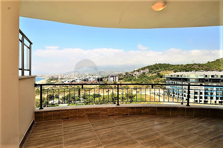 شقق ودوبلكس ضمن مجمع سكني حديث قريب من البحر في كارجي جاك / الانيا 