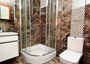 شقق ودوبلكس ضمن مجمع سكني حديث قريب من البحر في كارجي جاك / الانيا 