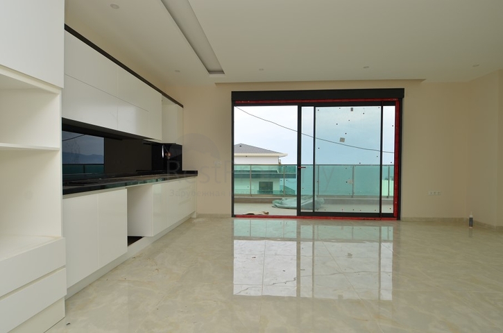 شقق باطلالة مميزة ضمن مجمع سكني اول صف على البحر - كارجي جاك / الانيا 