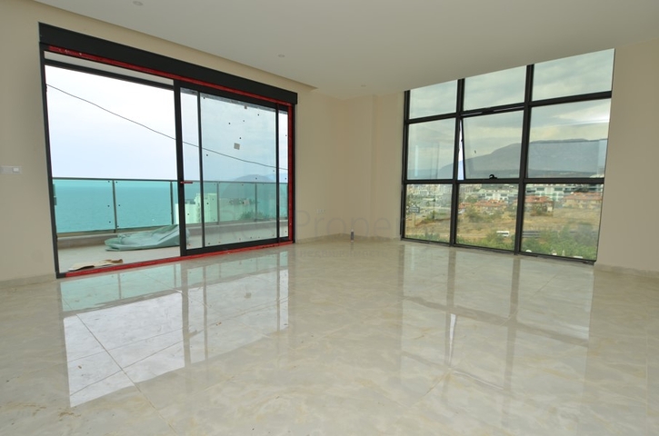 شقق باطلالة مميزة ضمن مجمع سكني اول صف على البحر - كارجي جاك / الانيا 