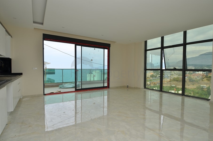 شقق باطلالة مميزة ضمن مجمع سكني اول صف على البحر - كارجي جاك / الانيا 