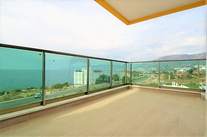 شقق باطلالة مميزة ضمن مجمع سكني اول صف على البحر - كارجي جاك / الانيا 