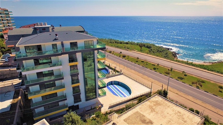 شقق باطلالة مميزة ضمن مجمع سكني اول صف على البحر - كارجي جاك / الانيا 