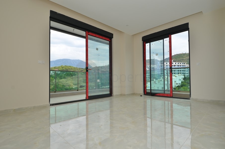 شقق باطلالة مميزة ضمن مجمع سكني اول صف على البحر - كارجي جاك / الانيا 