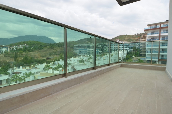 شقق باطلالة مميزة ضمن مجمع سكني اول صف على البحر - كارجي جاك / الانيا 