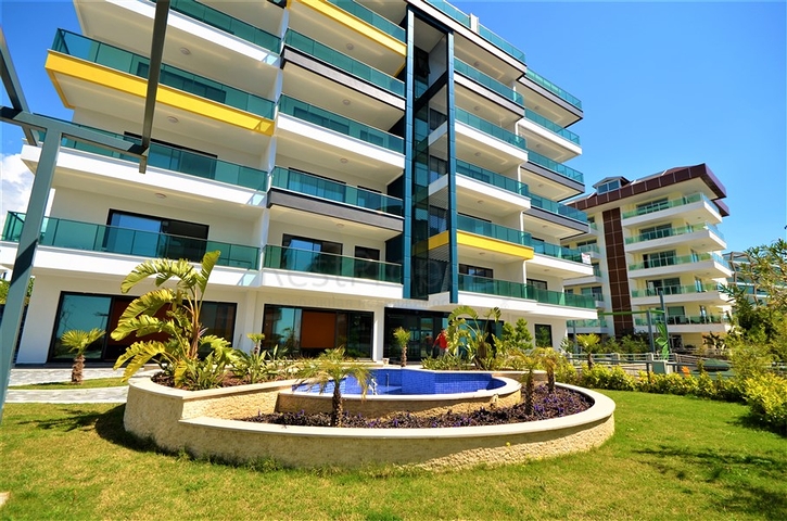 شقق باطلالة مميزة ضمن مجمع سكني اول صف على البحر - كارجي جاك / الانيا 