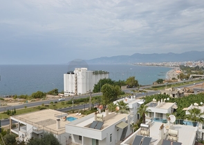 شقق باطلالة مميزة ضمن مجمع سكني اول صف على البحر - كارجي جاك / الانيا 