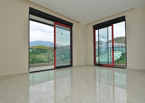 شقق باطلالة مميزة ضمن مجمع سكني اول صف على البحر - كارجي جاك / الانيا 