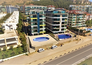 شقق باطلالة مميزة ضمن مجمع سكني اول صف على البحر - كارجي جاك / الانيا 