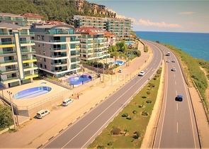 شقق باطلالة مميزة ضمن مجمع سكني اول صف على البحر - كارجي جاك / الانيا 