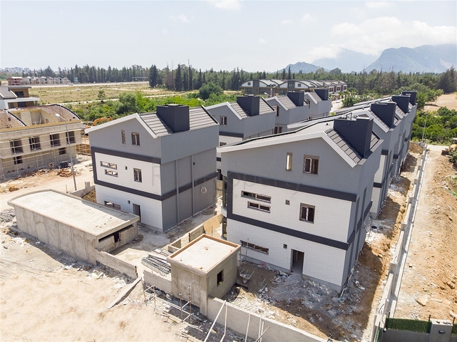 فلل 5 + 1 مع مسبح خاص في كونيالتي أنطاليا