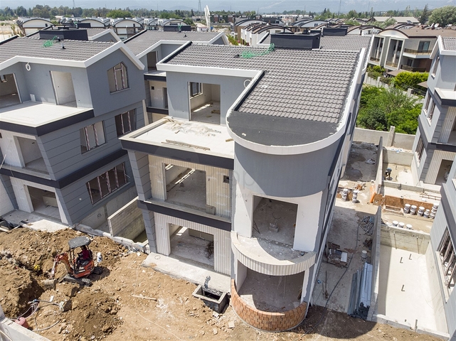 فلل 5 + 1 مع مسبح خاص في كونيالتي أنطاليا