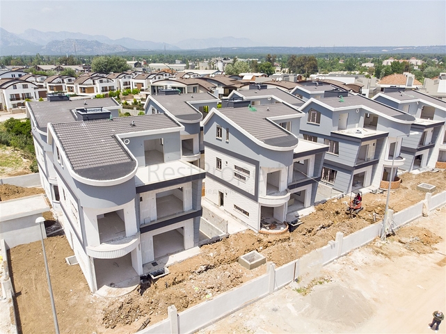 فلل 5 + 1 مع مسبح خاص في كونيالتي أنطاليا