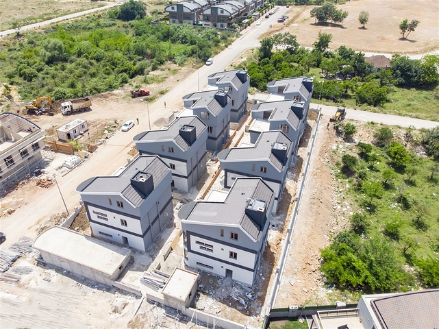 فلل 5 + 1 مع مسبح خاص في كونيالتي أنطاليا