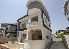 فلل 5 + 1 مع مسبح خاص في كونيالتي أنطاليا