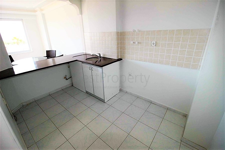 اول خط على البحر وبسعر مميز - شقة غرفتين وصالة في الانيا 