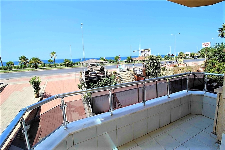 اول خط على البحر وبسعر مميز - شقة غرفتين وصالة في الانيا 