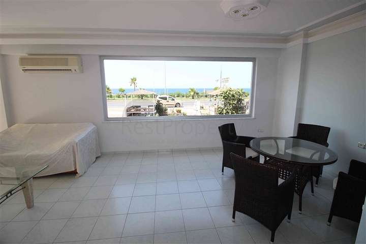 اول خط على البحر وبسعر مميز - شقة غرفتين وصالة في الانيا 