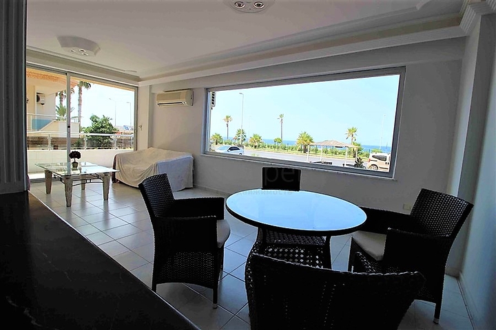 اول خط على البحر وبسعر مميز - شقة غرفتين وصالة في الانيا 