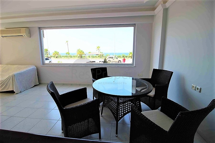 اول خط على البحر وبسعر مميز - شقة غرفتين وصالة في الانيا 