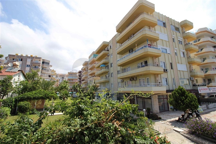 اول خط على البحر وبسعر مميز - شقة غرفتين وصالة في الانيا 