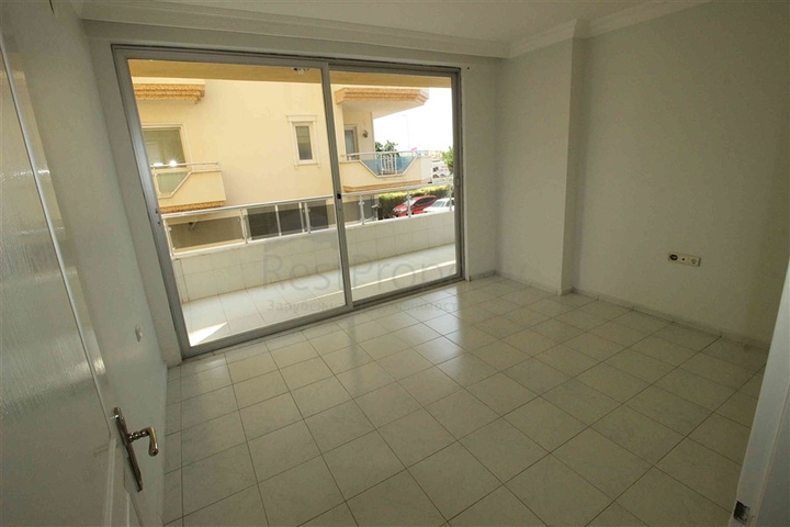 اول خط على البحر وبسعر مميز - شقة غرفتين وصالة في الانيا 