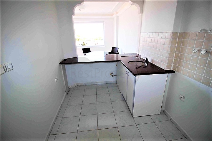 اول خط على البحر وبسعر مميز - شقة غرفتين وصالة في الانيا 